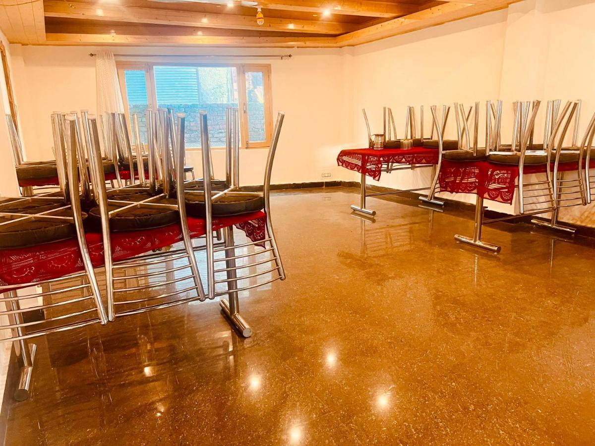 Hotel Lemoon Tree Manāli Zewnętrze zdjęcie
